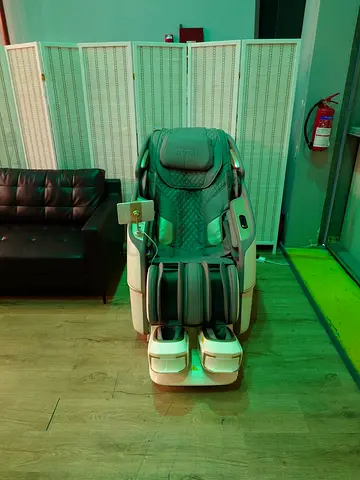 🛋️ RОTAI A68MAX Deluxe Multi-Function Massage Chair – First Owner