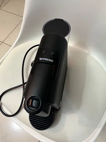 NESPRESSO ESSENZA COFFEE MACHINE USED LIKE NEW NEAT AND CLEAN AND QUITE MACHINE