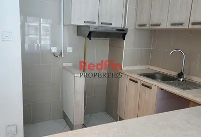 One Bedroom! Ready to Move ! Big layout