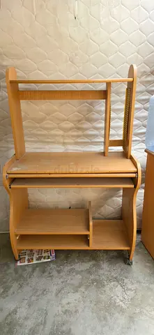 1 Table 200 price Negotiable WhatsApp 0556498066 for location julan Rak