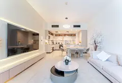Upgraded | Vacant on Transfer | Large Layout