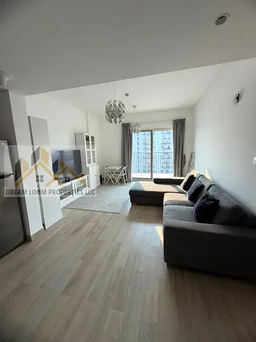 VACANT / HIGH FLOOR / WELL MAINTAINED