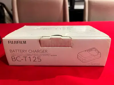 Fujifilm BC-T125 Battery Charger NEW (Boxed)