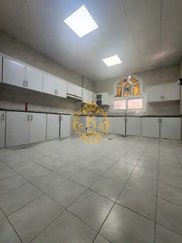 CHARMING! 3 MASTER BEDRM WITH SEPARATE LIVING HALL! WITH SHADED CAR PARKING! AT MBZ CITY