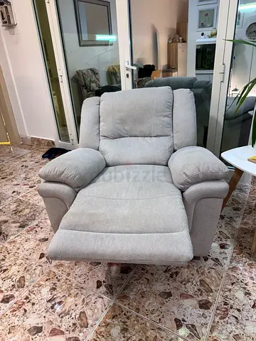 Light beige single recliner armchair in excellent condition