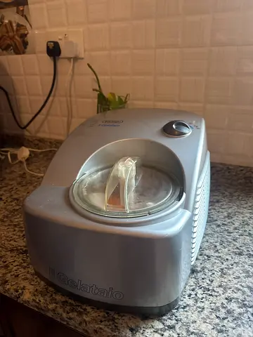 Gelato/ice cream maker - compact countertop model