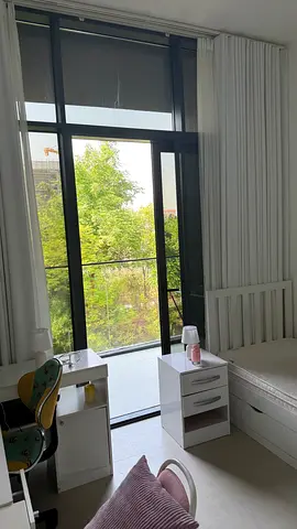 Room with balcony and separate BTRM