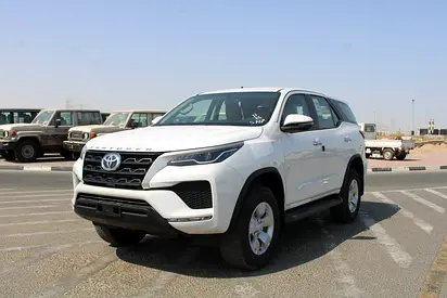 Toyota Fortuner 2.4L Diesel 4WD Standard With Diff lock - GCC Specs - Export Only