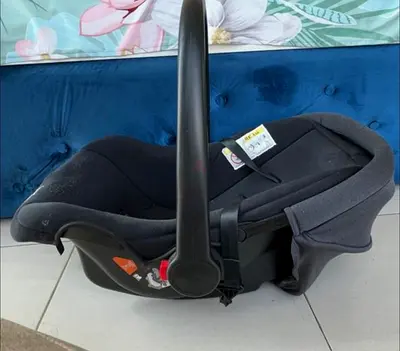 Infant rear-facing car seat / baby carrier - used, good condition