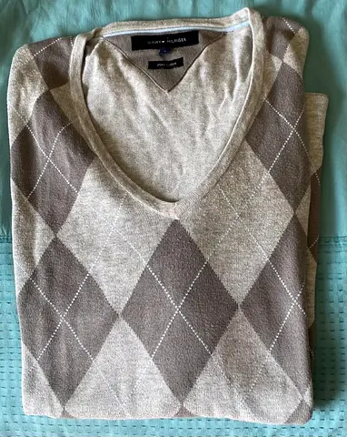 Original Tommy Hilfiger men's beige argyle V-neck sweater - large