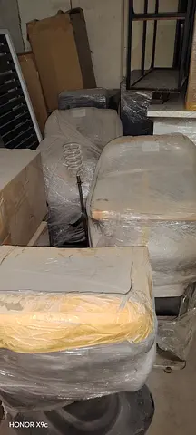 كراسي ومرايات حلاق للبيع – حالة ممتازة