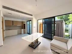 SINGLE ROW | BRIGHT | LANDSCAPED GARDEN