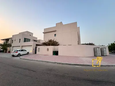 MODERN CORNER VILLA | 3 BEDROOMS & MAID | VACANT