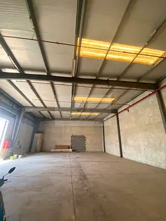 Warehouse for Rent on Main Road in Al Sajaa, Sharjah, 3,050 Sq. Ft., 13 kW Electricity and Fire Safe