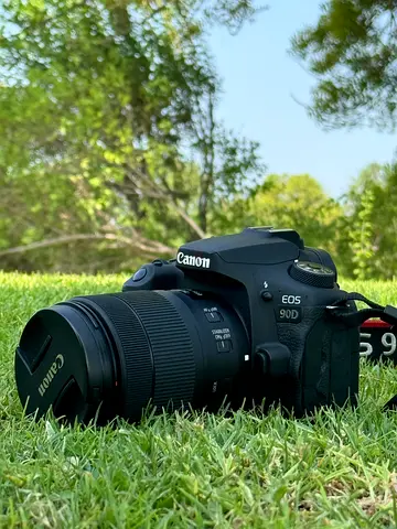 Canon EOS 90D DSLR with Standard Zoom Lens (Well Maintained)