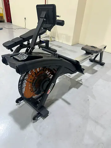 Commercial-grade Air Rowing Machine with Monitor - Excellent Condition