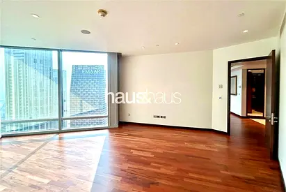 Vacant | High Floor | Opera + Lake View