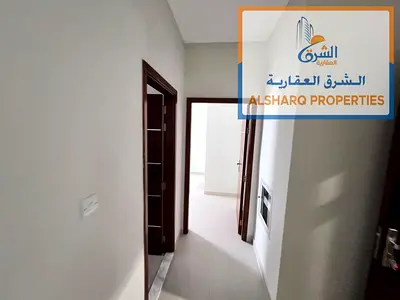 اول ساكن اجمل غرفه وصاله في الجرف 3 قريب من السوق الصيني  موقع مميز وخادمي  تكييف مركزي  صاله منفصله  2 حمام غرفه ماستر  شهر مجاني  سهل المخرج للشارقه