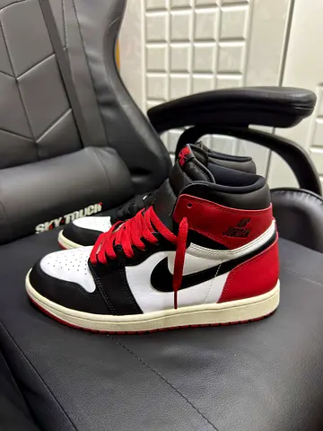 Used Air Jordan 1 Retro High sneakers - black/white/red, size EU44