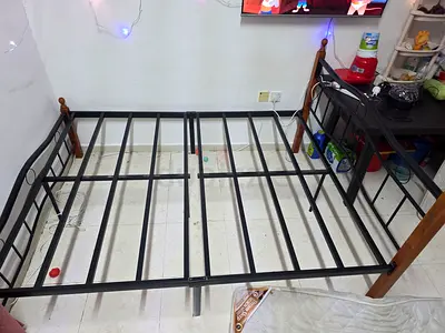 Metal bed frame with wooden posts - single/queen size