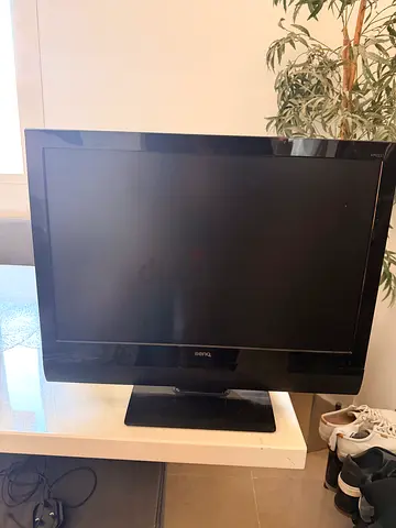 Bend 32-inch flat panel TV - good working condition