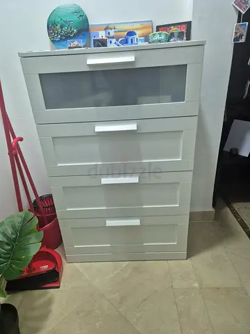 White 4 Drawer Tall Chest / Dresser in Good Condition 125 x 80 CM