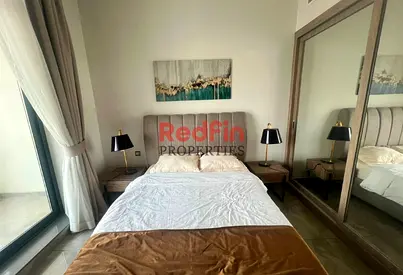 Fully Furnished ! Near Bus Stop! Ready to Move