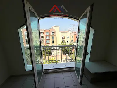 LARGE BALCONY 1BEDROOM AVAILABLE FOR RENT