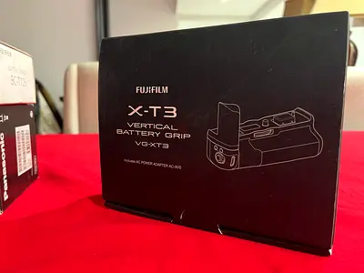 Fujifilm VG-XT3 Vertical Battery Grip for X-T3 - new in box