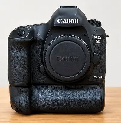 Canon EOS 5D Mark III Full Frame Body + BG-E11 Battery Grip
