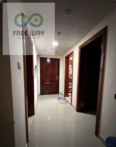 📐 Area: 1550 sq ft 🛏️ 2 bedrooms and a living room 🚿 3 bathrooms, kitchen, and balcony wi