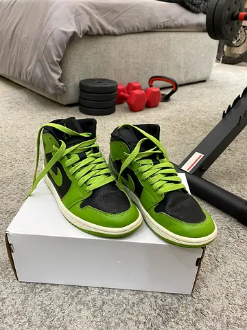 Pre-Owned Unisex Original Nike Green and black high-top sneakers with original box