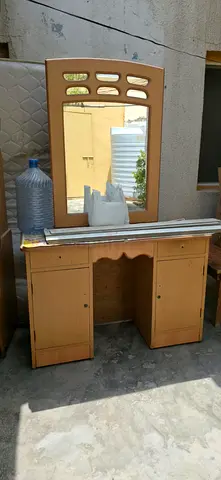 Furniture Dressing table 250 aed Negotiable 0556498066 WhatsApp julan