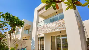 Modern Big Villa in a High End Community | Single Row