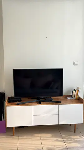42-50 inch LED TV on stand - Good working condition