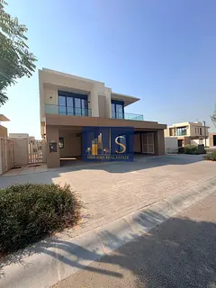 HUGE LAYOUT | VACANT | WELL-MAINTAINED VILLA