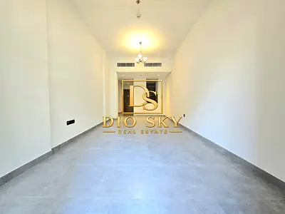 Huge Size|Prime Location|Chiller Free|Vacant Now