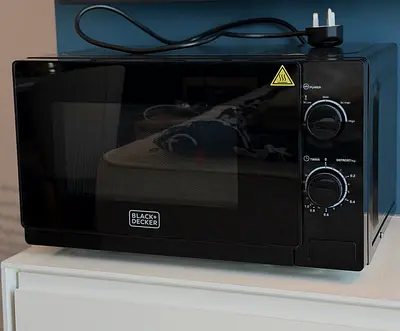 BLACK+DECKER Microwave Oven – Excellent Condition
