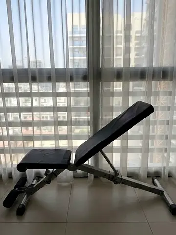 Adjustable weight bench — foldable incline/flat bench in good condition