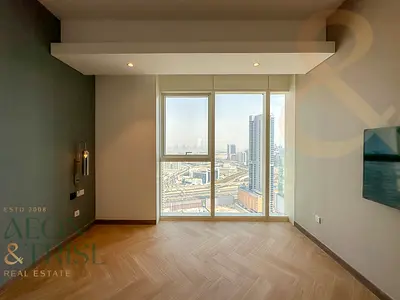 Bright 1 Bedroom | Prime Location | Lavender