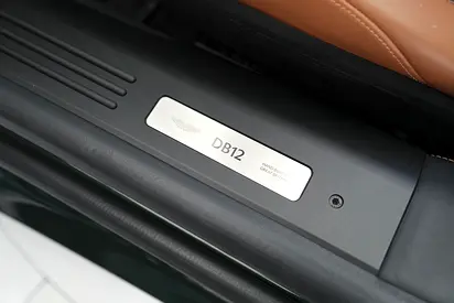 2024 Aston Martin DB12 照片 6