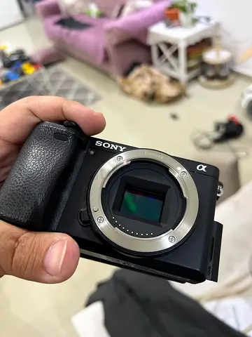 Working but broken Sony a6300, (repair cost 500-1000 AED)