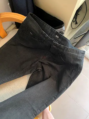 Black Hugo Boss men's jeans - slim fit, size M