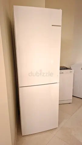 Bosch serie 4 bottom freezer up fridge latest modle neat and clean good condition