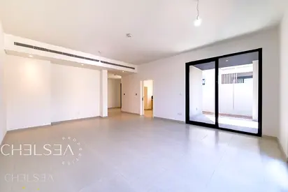 VACANT | UNFURNISHED | SINGLE ROW