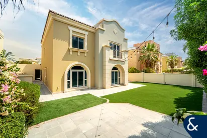 Esmeralda | 5 Bed + Maid | Prime Location
