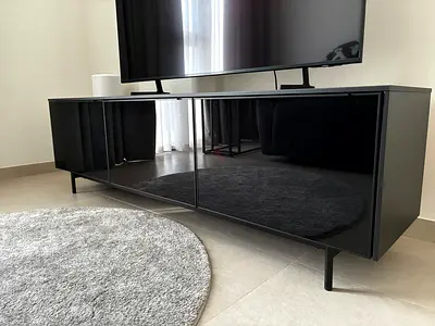 IKEA RANNÄS TV Bench – Black Glass Modern low black TV cabinet / media console with glossy doors