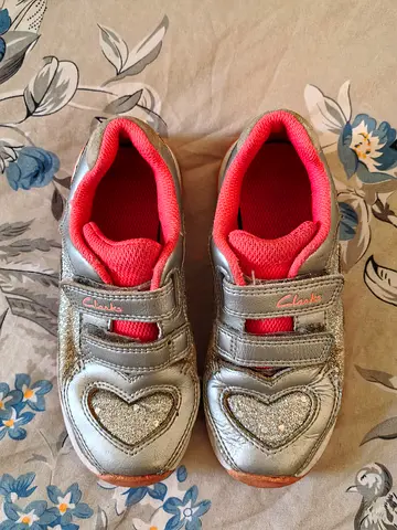 Original Clarks girls sneakers size 28 for 3-5 years old Location Al barsha 1