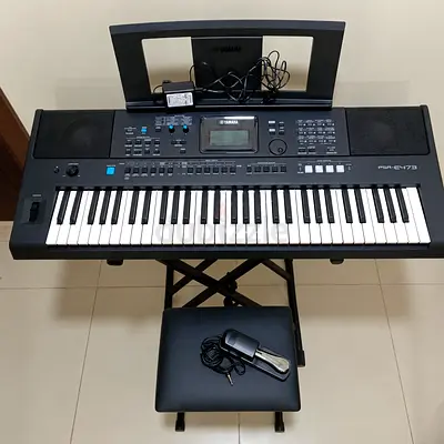Yamaha PSR-E473 61-Key Keyboard with Stand, Bench and Pedal - Good Condition