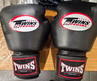 Twins Special Black Leather Boxing Gloves 16 oz - brand new -Thailand